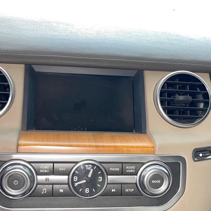 Info-gps-tv screen - 2015 Land Rover LR4