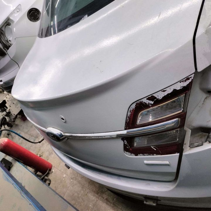 Tailgate - 2014 Ford Taurus