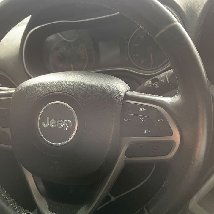 Steering wheel - 2019 Jeep Cherokee