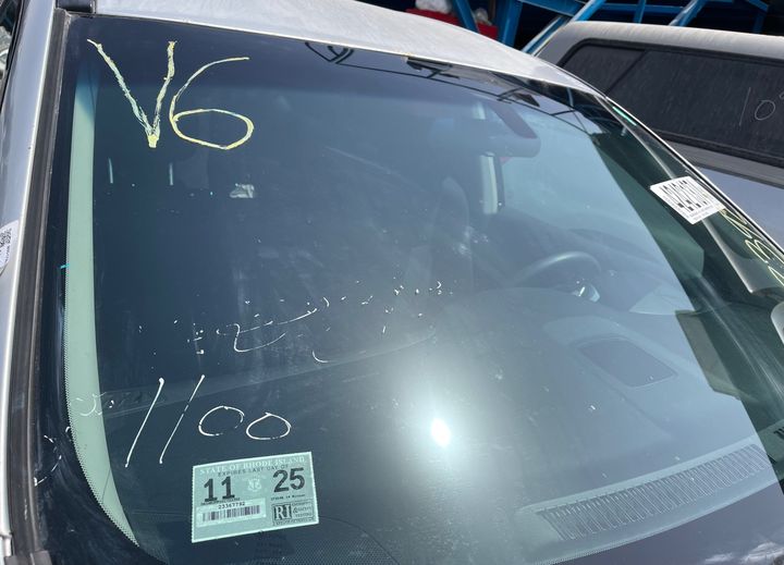 Windshield glass - 2014 Nissan Pathfinder SE 3.5i