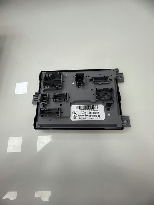 Mercedes-Benz W204 W212 W207 SAM Control Unit Rear