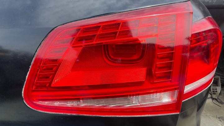 Trunk Light (RH) - 2016 Volkswagen Touareg