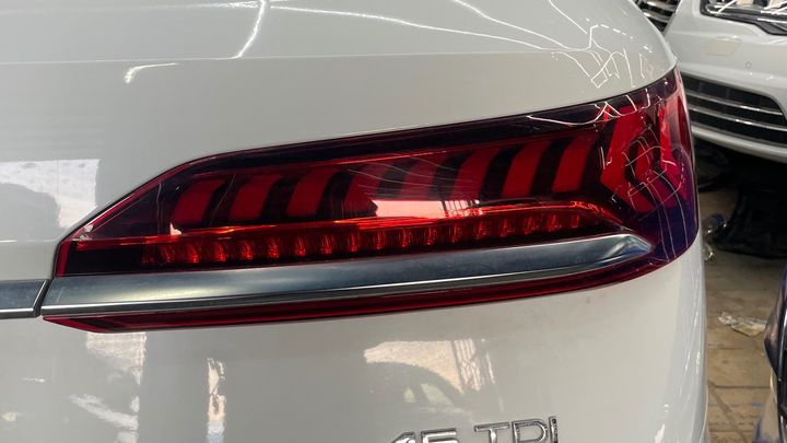 Tail Light (RH) - 2020 Audi Q7
