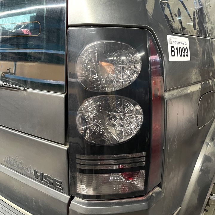 Tail Light (RH) - 2015 Land Rover LR4