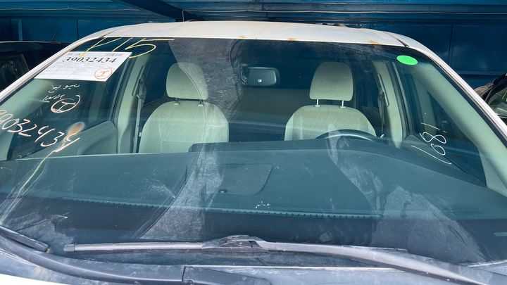 Windshield glass - 2017 Toyota Sienna LE
