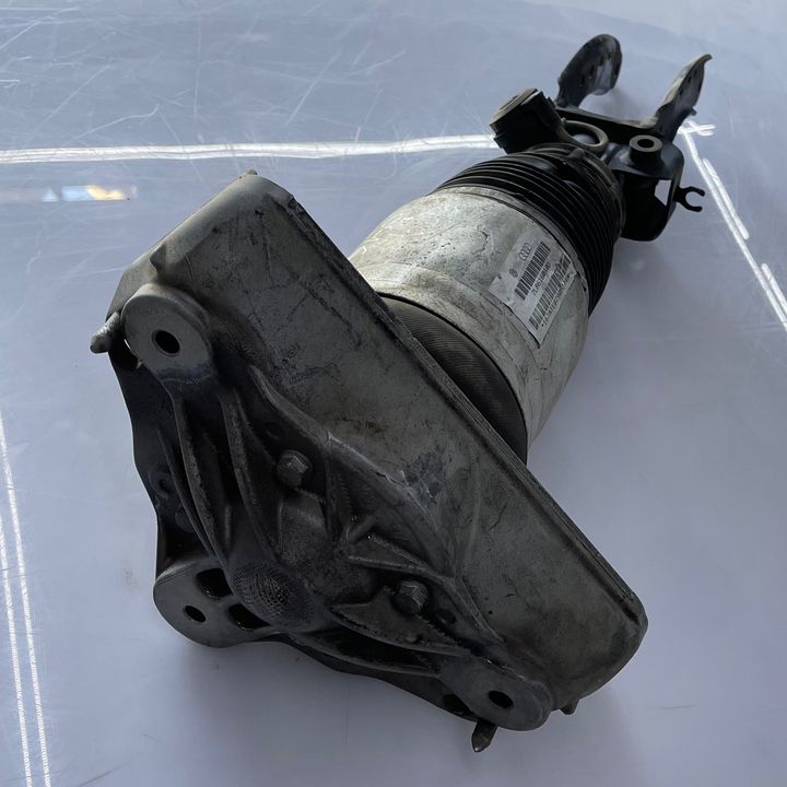 Shock Absorber (RHF) - 2007 Audi Q7