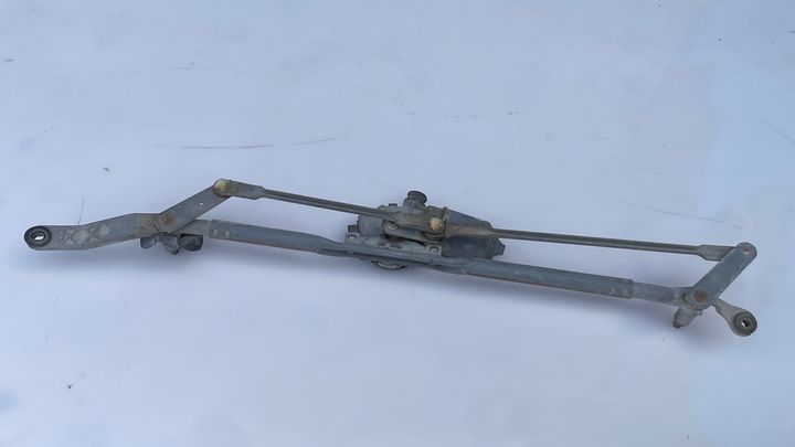 Windshield wiper motor - 2015 Dodge Charger SE