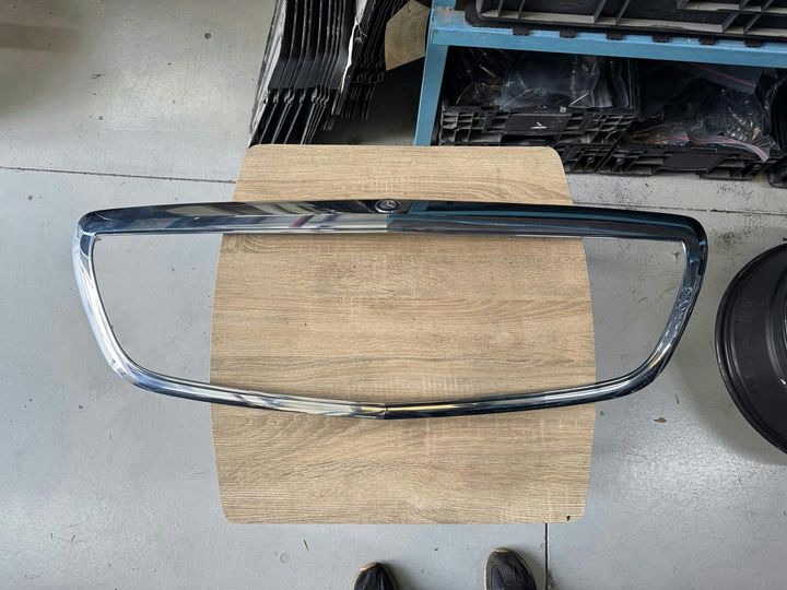Mercedes W222 s-Class Lower Grille Chrome Trim with Emblem