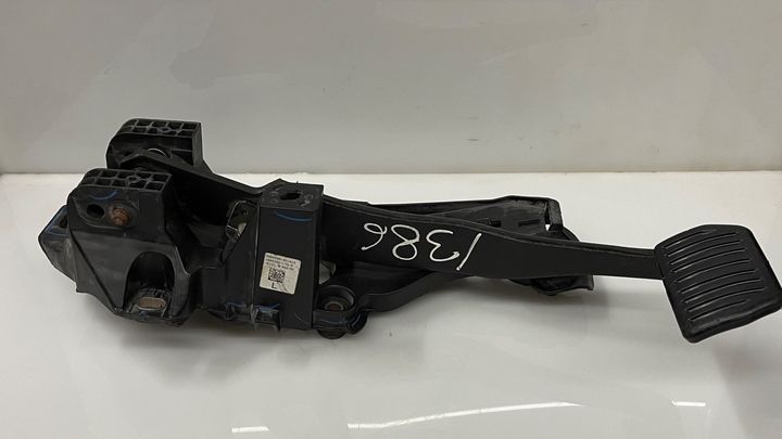 Pedal brake/clutch - 2020 Lincoln Nautilus