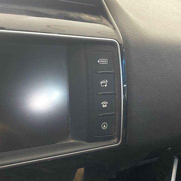 Info-gps-tv screen - 2017 Jaguar XE