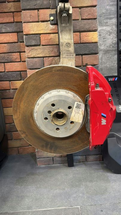 BMW XM G09 M Performance Front Brake Left side & Knuckle Assembly