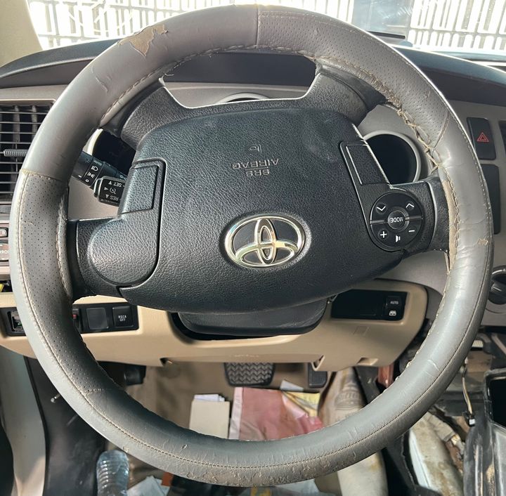 Steering wheel - 2013 Toyota Sequoia