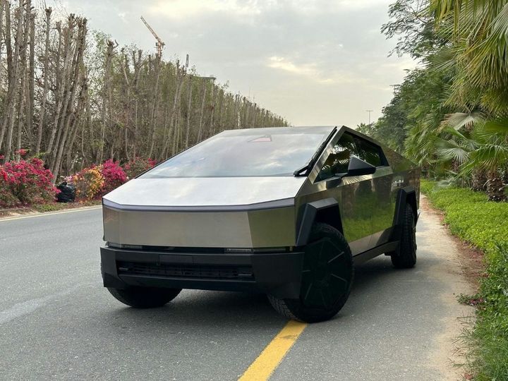 Tesla Cybertruck FOUNDATION SERIES AWD 2025 Cyberbeast Foundation Series | 845 HP | Triple Motor AWD | Limited Editio