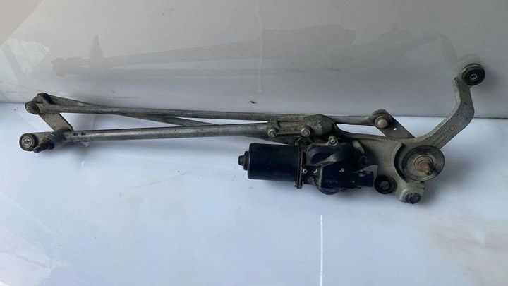 Windshield wiper motor - 2013 Infiniti QX56
