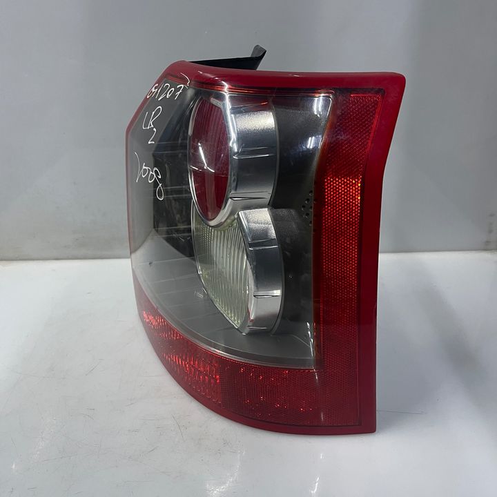 Tail Light (RH) - 2008 Land Rover LR4