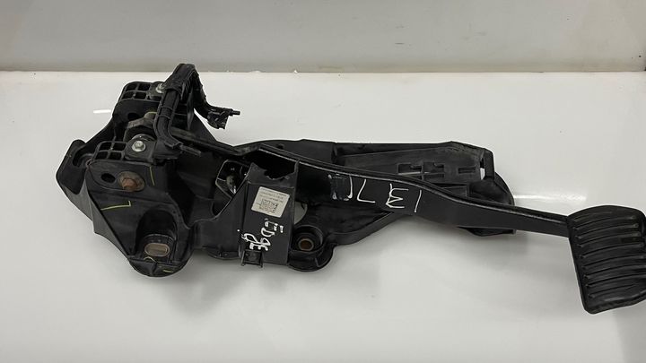 Pedal brake/clutch - 2016 Ford Edge SE