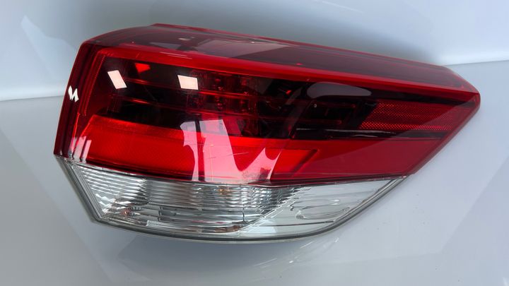 Tail Light (RH) - 2018 Toyota Highlander SE