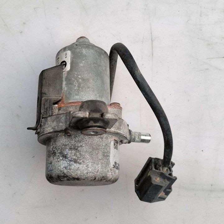 Vacuum pump - 2016 Jeep Cherokee