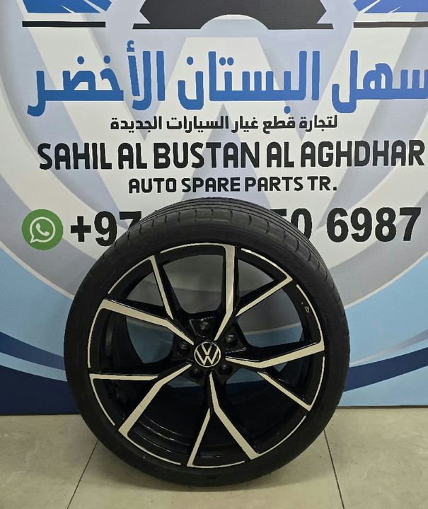 VW Golf Mk8 R Estoril 19-inch Wheel & Tire Assembly