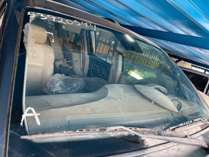 Windshield glass - 2010 Nissan Armada