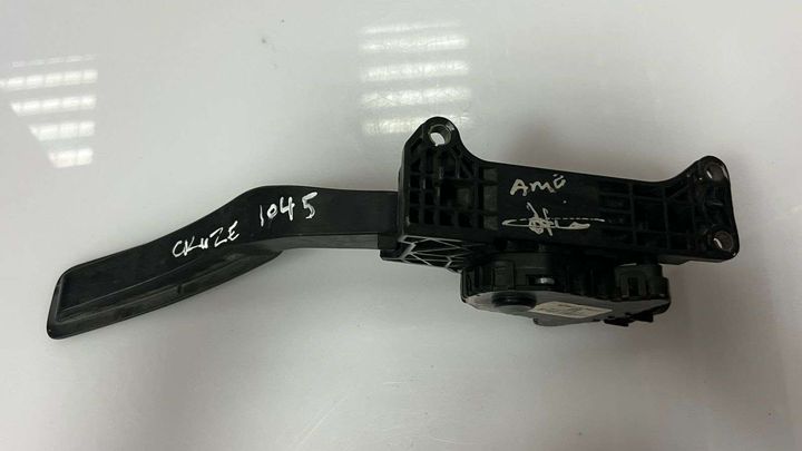 Accelerator pedal - 2018 Chevrolet Cruze