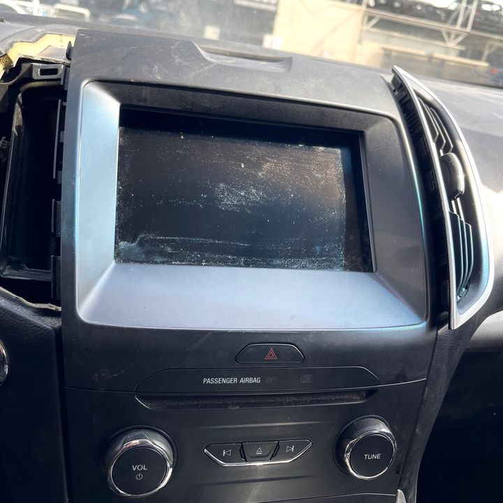 Info-gps-tv screen - 2015 Ford Edge SEL