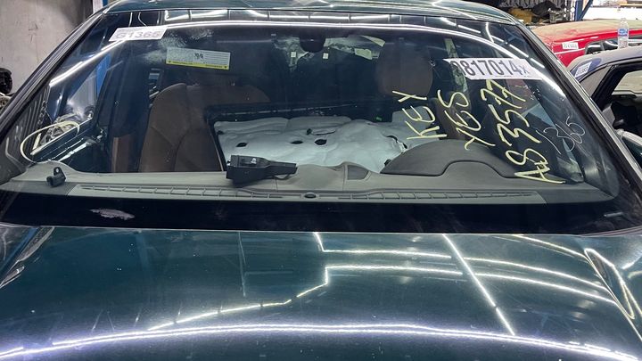 Windshield glass - 2013 Porsche Cayenne
