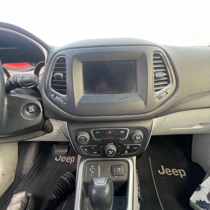 Info-gps-tv screen - 2019 Jeep Compass