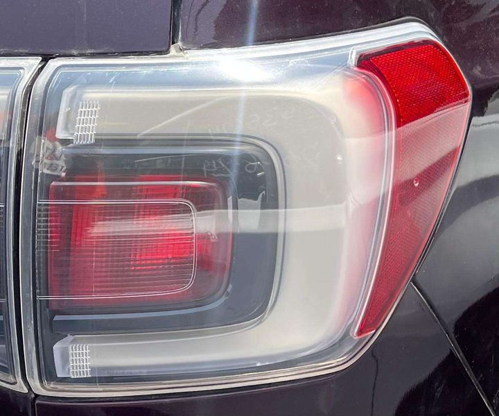 Tail Light (RH) - 2018 GMC Acadia
