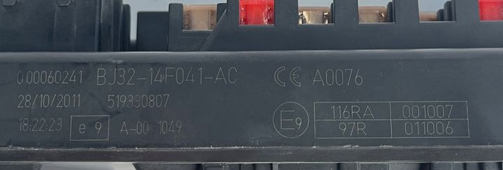 Fuse box - 2012 Land Rover RANGE ROVER EVOQUE