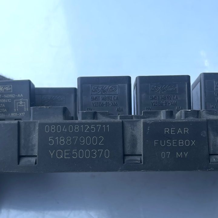 Rear boot fuse Box - 2006 Land Rover RANGE ROVER VOGUE