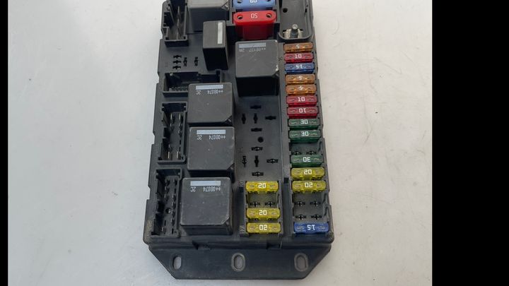 Rear Fuse Box - 2006 Land Rover RANGE ROVER VOGUE