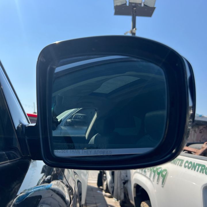 Side Mirror (RH) - Infiniti