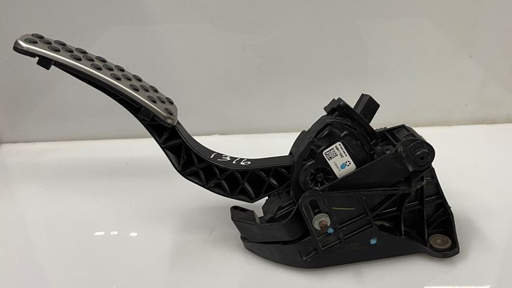 Accelerator pedal - 2014 Dodge Charger SE