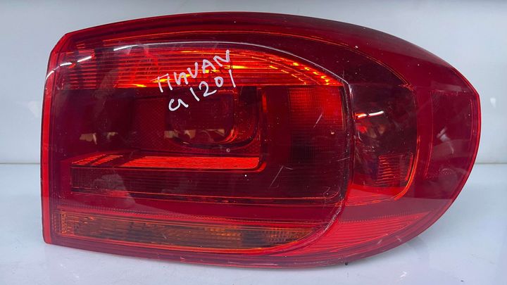 Tail Light (RH) - 2016 Volkswagen Tiguan