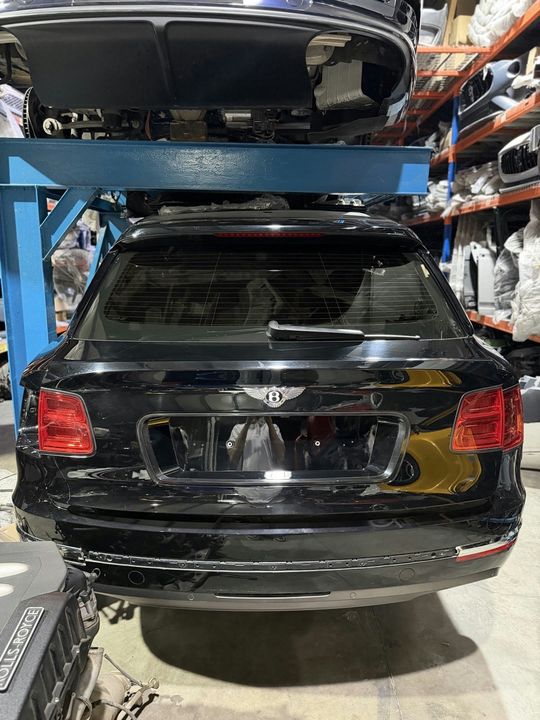 Bentley Bentayga Rear Body Cut Section Black