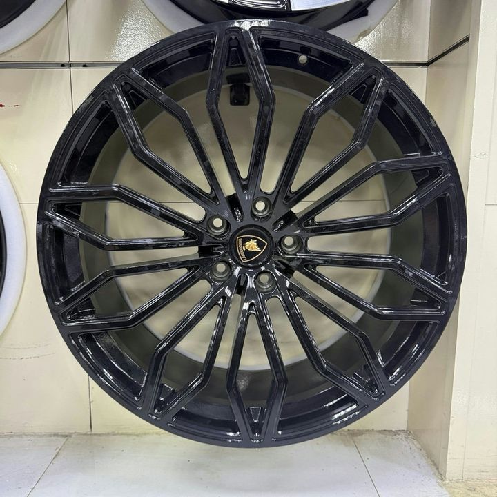 Lamborghini Urus - R23  Gloss Black Alloy Wheel