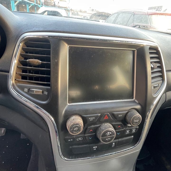 Info-gps-tv screen - 2015 Jeep Grand Cherokee LAREDO