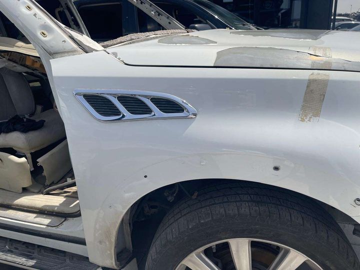 Fender - 2012 Infiniti QX56