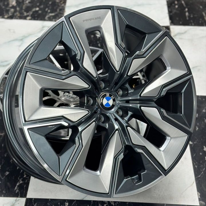 Original BMW i7 Wheels